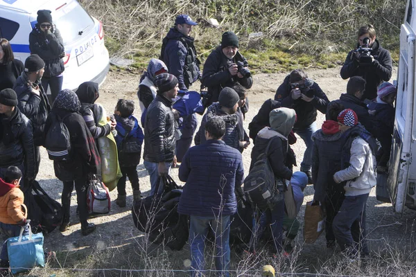 Kastanies Evros Grecia Marzo 2020 Oficiales Policía Griegos Detienen Migrantes — Foto de Stock