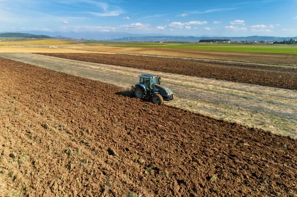 Drone Aérien Agriculteur Semis Tracteur Semant Des Cultures Agricoles Champ — Photo