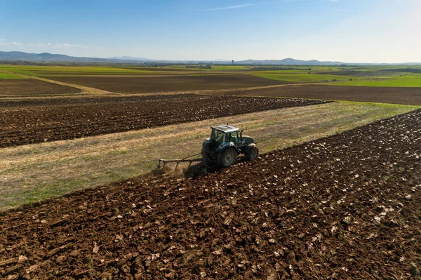 Drone Aérien Agriculteur Semis Tracteur Semant Des Cultures Agricoles Champ — Photo