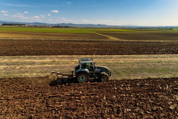 Drone Aérien Agriculteur Semis Tracteur Semant Des Cultures Agricoles Champ — Photo