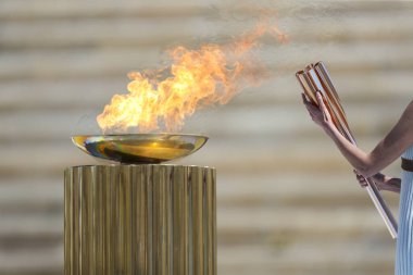 Atina, Yunanistan - 19 Mart 2020: Tokyo 2020 Yaz Olimpiyat Oyunları için Panathenaic Kallimaro Stadyumu 'nda Olimpiyat Alev devir Töreni