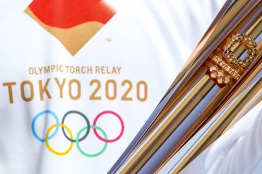 Atina, Yunanistan - 19 Mart 2020: Tokyo 2020 Yaz Olimpiyat Oyunları için Panathenaic Kallimaro Stadyumu 'nda Olimpiyat Alev devir Töreni