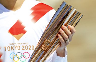 Atina, Yunanistan - 19 Mart 2020: Tokyo 2020 Yaz Olimpiyat Oyunları için Panathenaic Kallimaro Stadyumu 'nda Olimpiyat Alev devir Töreni