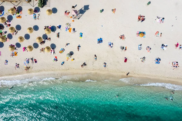 Pantai Glyfada Yang Baru Disesuaikan Dengan Waktu Coronavirus Melaksanakan Peraturan — Stok Foto