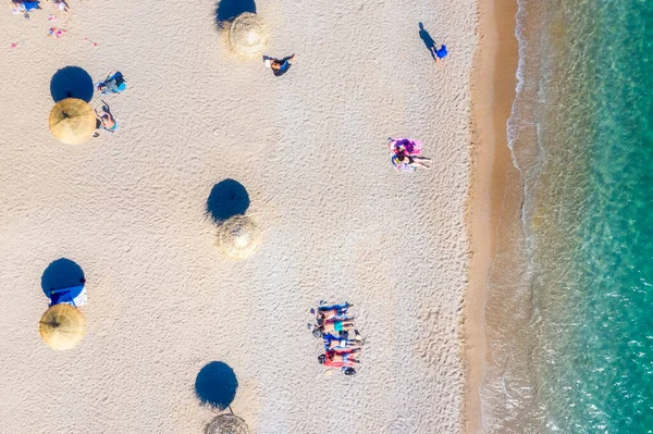 Nowa Plaża Glyfada Przystosowana Czasów Koronawirusu Wprowadzająca Surowe Przepisy Sanitarne — Zdjęcie stockowe