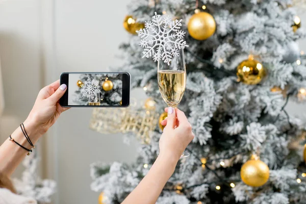 Frau mit Smartphone — Stockfoto