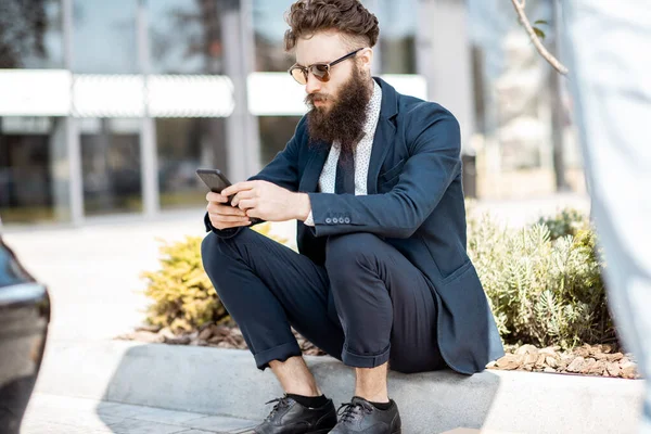 Portrait of a businessman outdoors — Stock Photo, Image