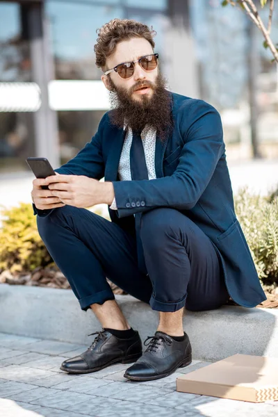 Portrait of a businessman outdoors — Stock Photo, Image