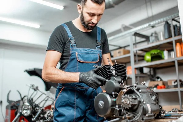 Motorcycle engine repairing shop