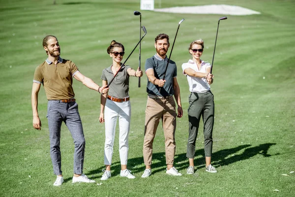 Amigos no campo de golfe — Fotografia de Stock