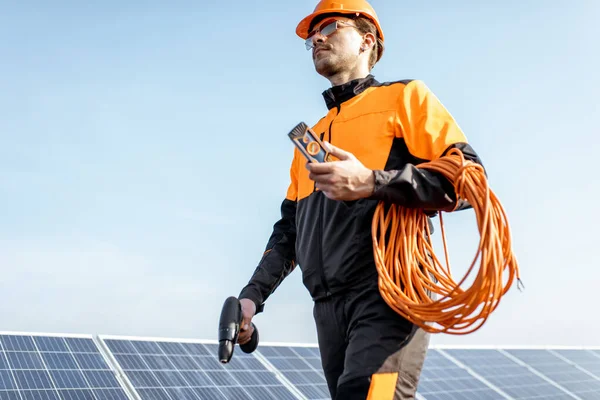 Well-equipped workman on a solar station — Stock Photo, Image