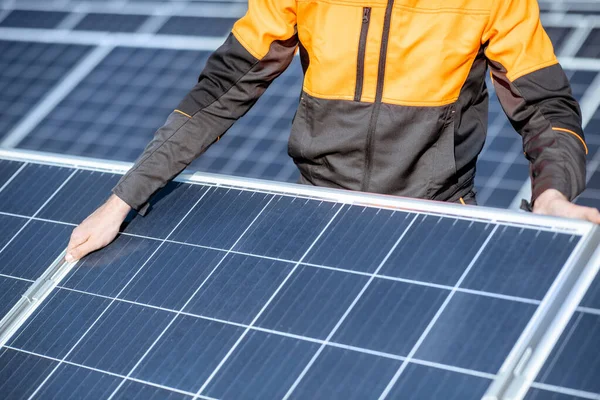 Workman on the solar station — Stock Photo, Image