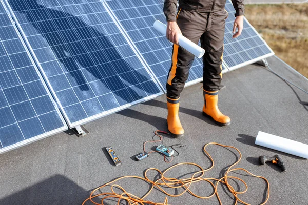 Strumenti di lavoro per l'installazione di pannelli solari — Foto Stock