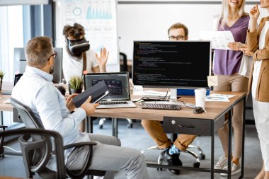 Ofiste çalışan programcılar