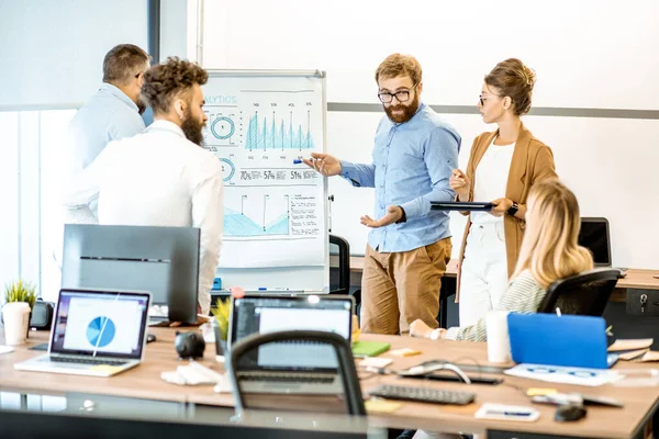 Colleagues during a conference in the office — Stockfoto