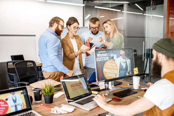Creative people working in the office — Stock Photo, Image