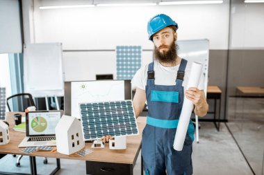 Alternatif Enerji Tasarım Ofisi çalışanı