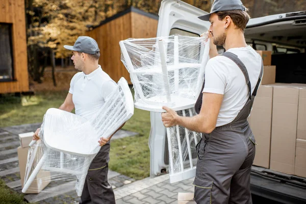 Delivery company employees unloading cargo van vehicle — ストック写真