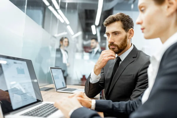 White-collar employees in the office of corporation — Stock Photo, Image