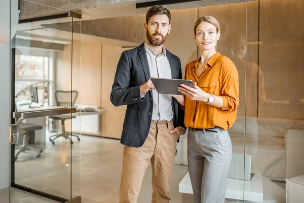 People with digital tablet in the studio — Stock Photo, Image