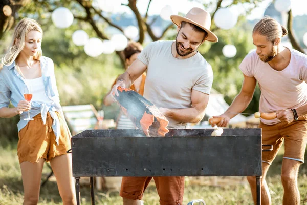 Friends having barbecue in the garden — Stock Photo, Image