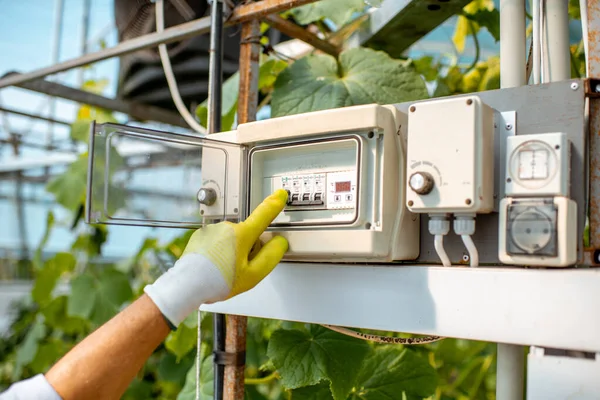 Switching watering system on the agricultural farm — Stock Photo, Image