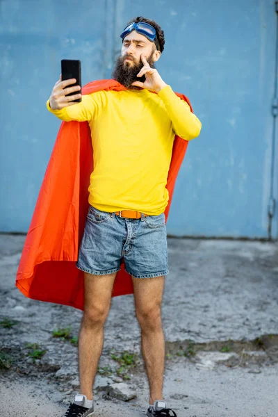 Retrato do Super-Homem no fundo azul — Fotografia de Stock