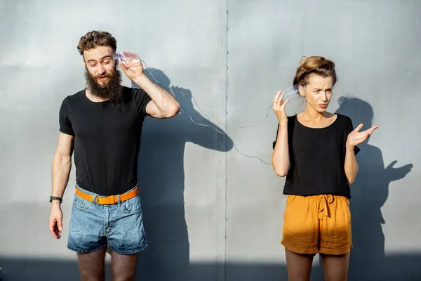 Man and woman talking with string phone — Stock Photo, Image