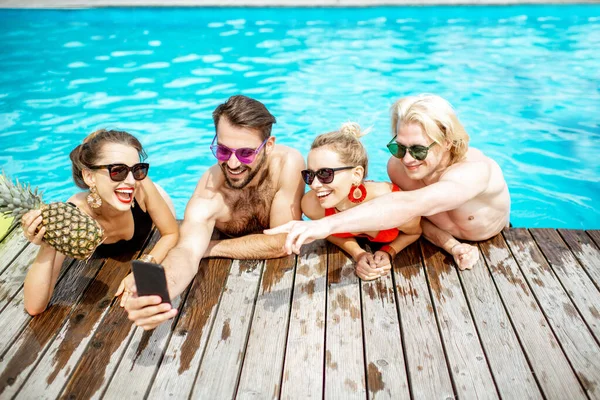 Friends on the swimming pool outdoors — Stock Photo, Image