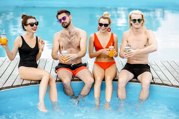 Group of happy friends on the swimming pool — Stock Photo, Image