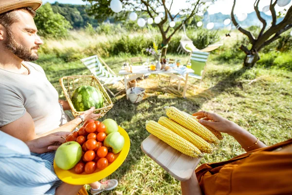 Friends carrying food for the picnic — Stock Photo, Image