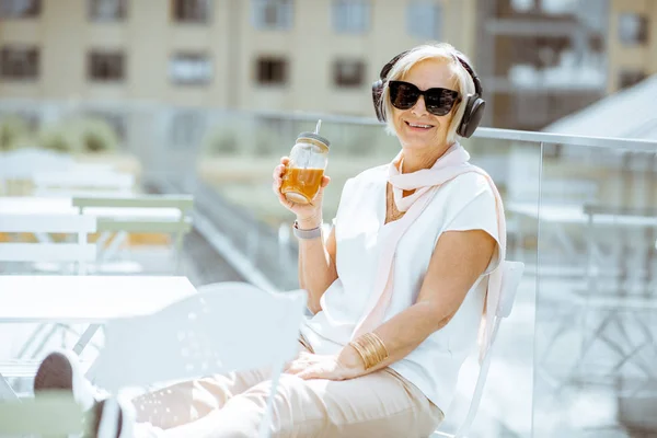 Senior woman on the terrace outdooors — Fotografia de Stock