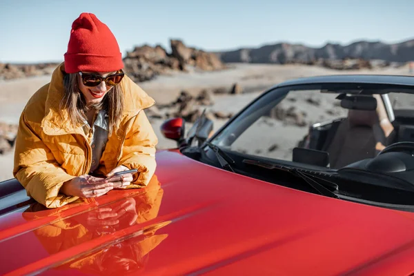 Carefree woman traveling by car — Stock Photo, Image