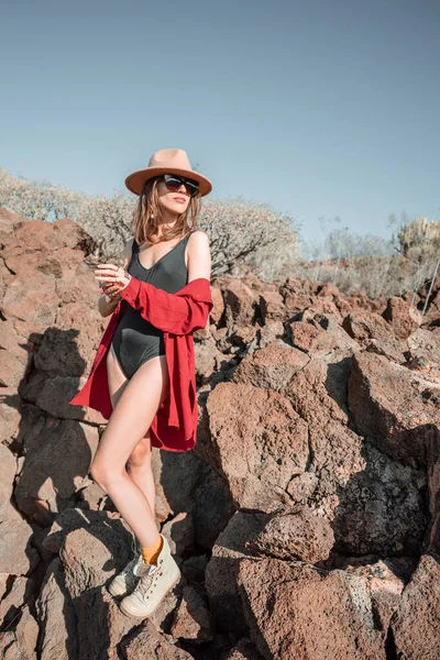 Fashion portrait of a woman on a desert landscape — Stock Photo, Image