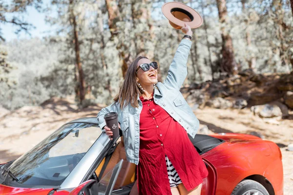 Woman traveling by car on nature — Stock Photo, Image
