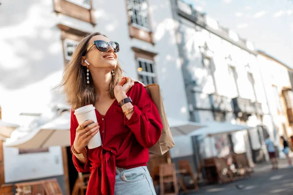 Lifestyle portrait of a woman with coffee in the old town — Stock Photo, Image