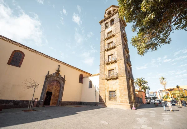 Kostelní věž ve starém městě La Laguna na ostrově Tenerife — Stock fotografie