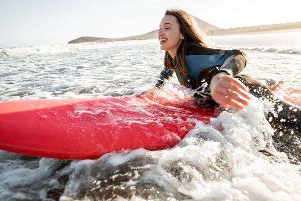 Woman swimming on the surfboard — Stok fotoğraf