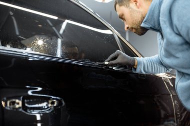 Filming car body at the vehicle service