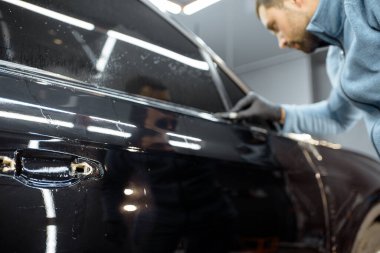 Filming car body at the vehicle service