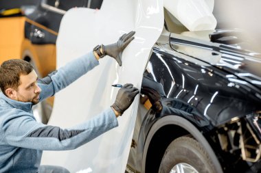 Filming car body at the vehicle service