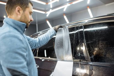 Filming car body at the vehicle service