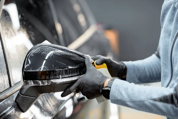 Filming car body at the vehicle service — Stock Fotó