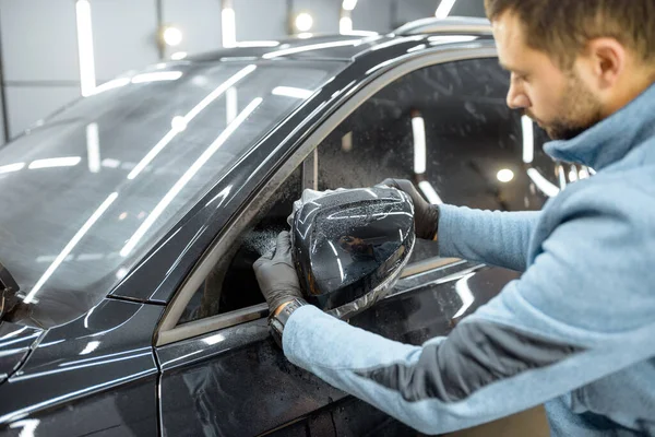 Filming car body at the vehicle service — Stock Fotó