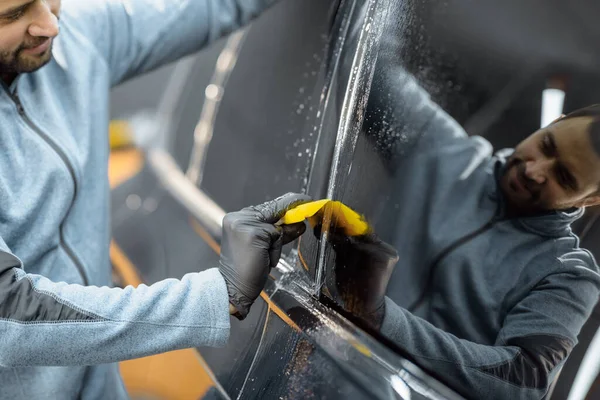 Filming car body at the vehicle service — Stock Photo, Image