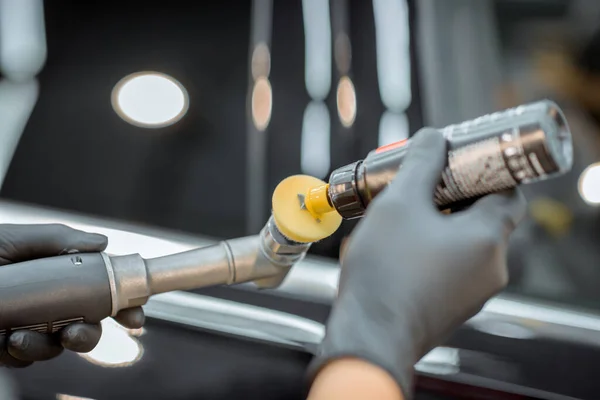 Applying wax for car body polishing — Stok fotoğraf