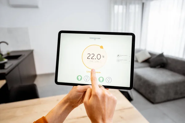 Controlling heating with a digital tablet at home — 图库照片