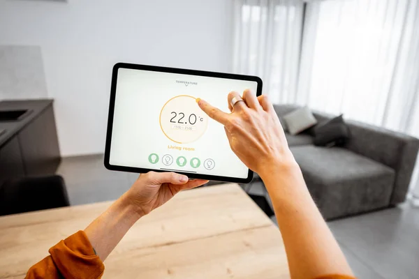 Controlling heating with a digital tablet at home — Stockfoto