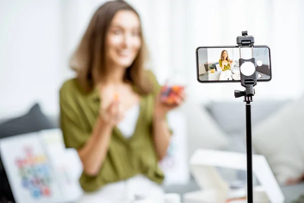 Woman vlogging about nutritional supplements — Stockfoto