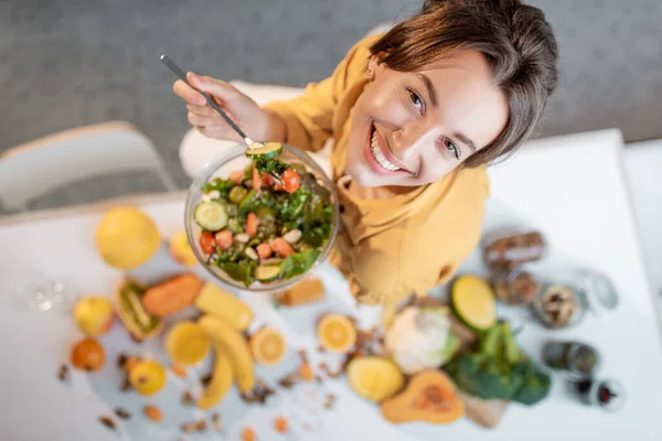 Young woman with healthy fresh food on the kitchen — Stock Photo, Image